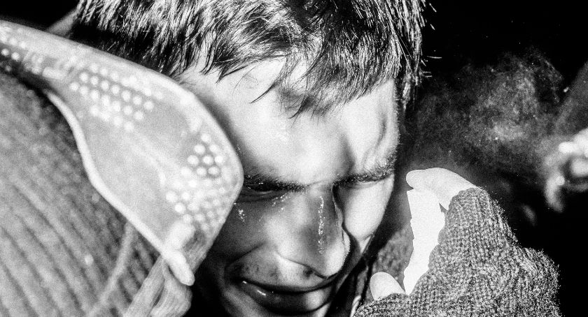 Bitwa na śnieżki i seria dość brutalnych zatrzymań na proteście Strajku Kobiet [FOTORELACJA]