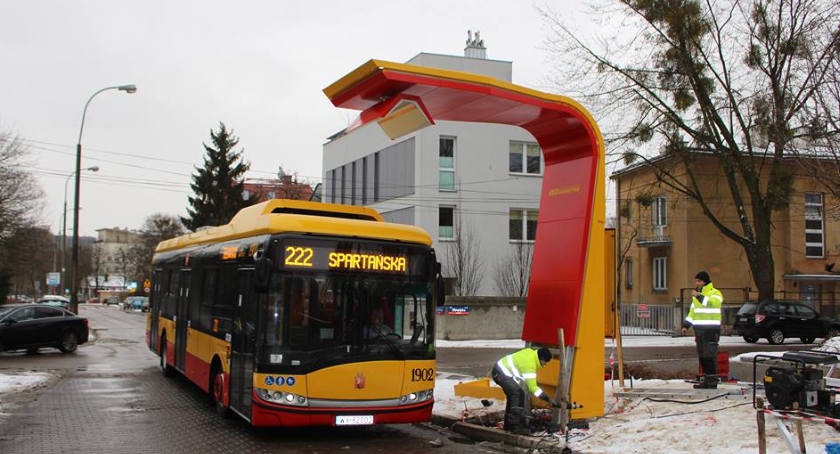 Pierwsza w Warszawie ładowarka autobusów elektrycznych stanęła przy ul. Spartańskiej