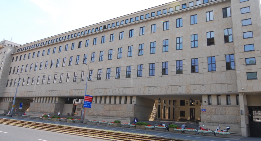 Biały proszek i groźby. Ewakuacja budynku Sądu Okręgowego przy al. Solidarności