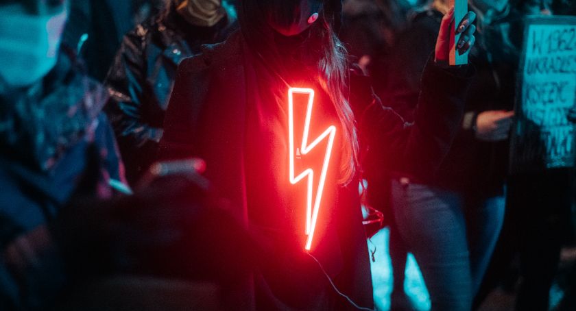 Platforma o aborcji: zero zadowolonych, sprzeciw konserwatystów, wolne pole w centrum i na prawicy