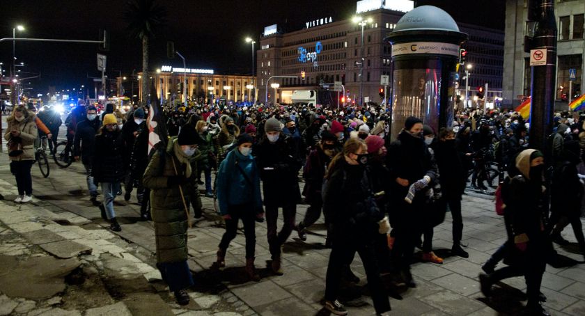 UWAGA! Utrudnienia w ruchu 1 marca — przemarsze w centrum