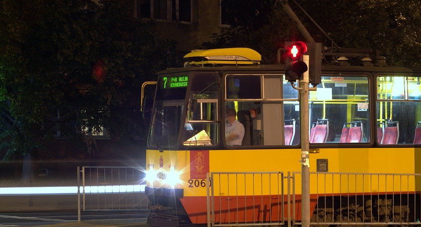 Śmierć mężczyzny w warszawskim tramwaju. Policja bada sprawę