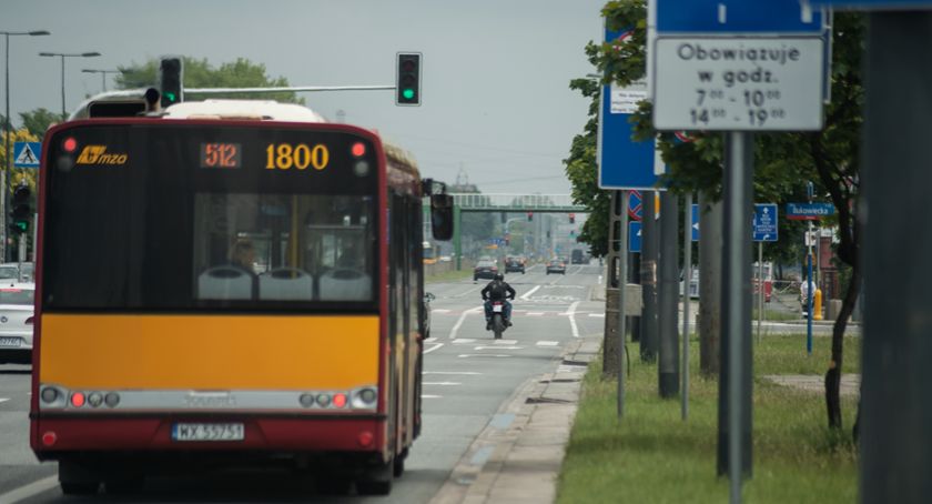 Autobusem w Warszawie szybciej niż samochodem?