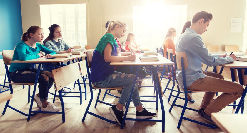 Egzamin ósmoklasisty w nowej formule: harmonogram, nowe zasady, filmy edukacyjne