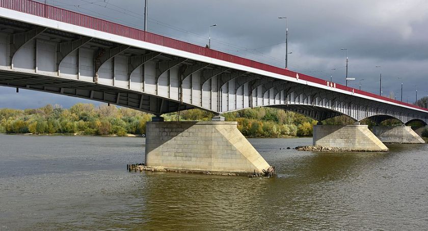 Wypadek w pobliżu mostu Śląsko-Dąbrowskiego. Dziecko wpadło do wody