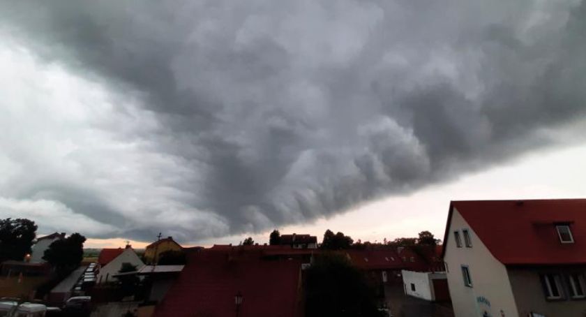 IMGW: Alert pierwszego stopnia w Warszawie — burze z gradem
