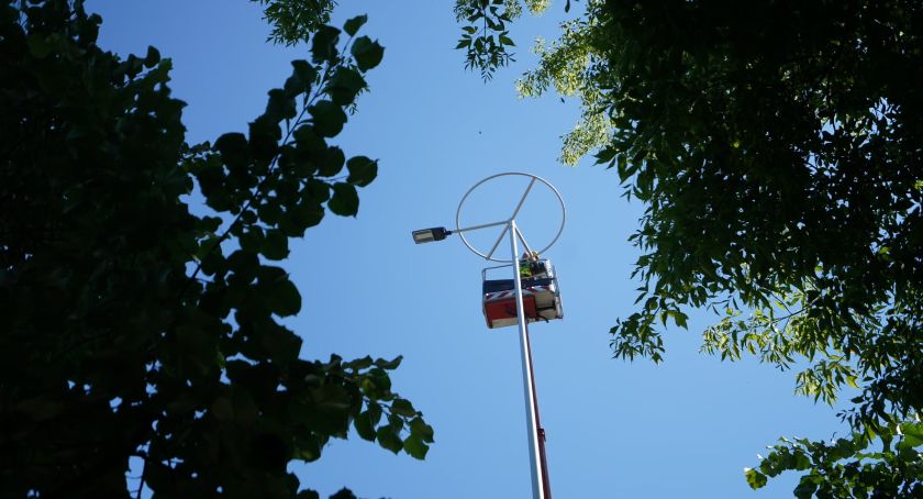 ZDM ma nowe LED-owe oprawy oświetleniowe. Montują je! [ZDJĘCIA]
