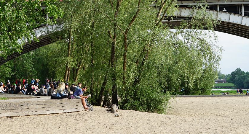 Warszawa: czy można pić własny alkohol nad Wisłą? Radni KO podjęli decyzję