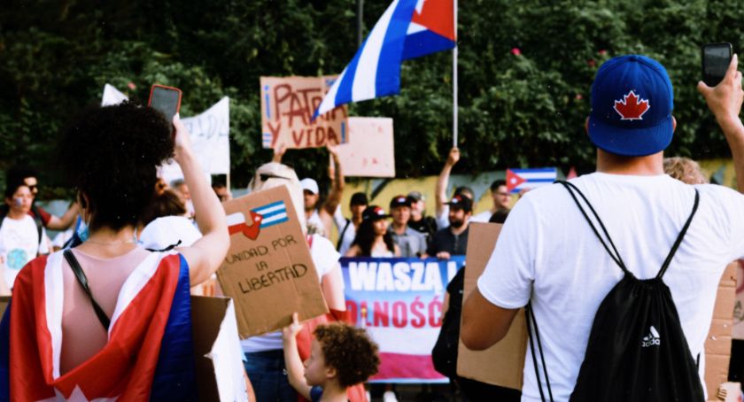 Głośna demonstracja Cuba Libre w Warszawie [FOTORELACJA] 