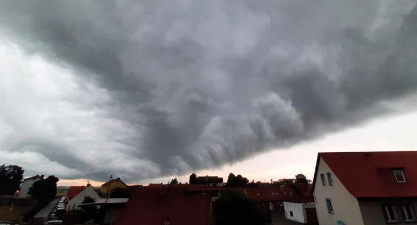 IMGW: Alert pierwszego stopnia w Warszawie — burze z gradem