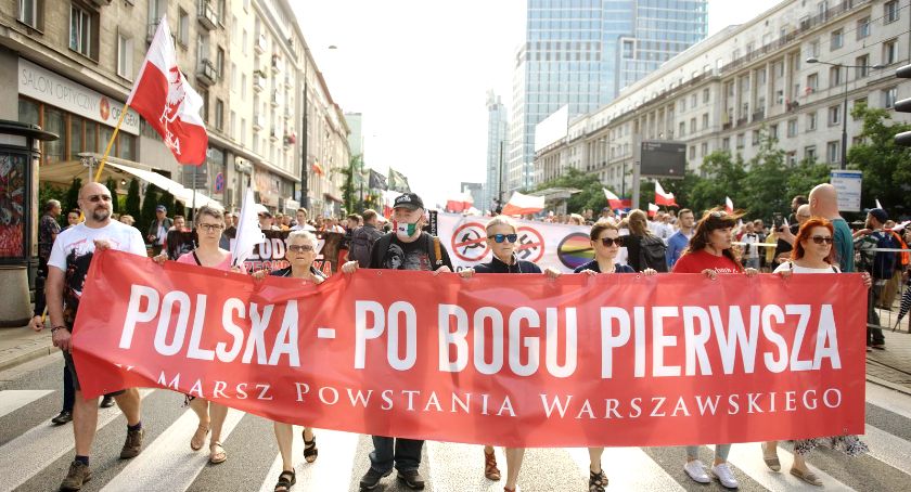 Marsz przez Warszawę: Obchody 77. rocznicy wybuchu Powstania Warszawskiego [FOTORELACJA]