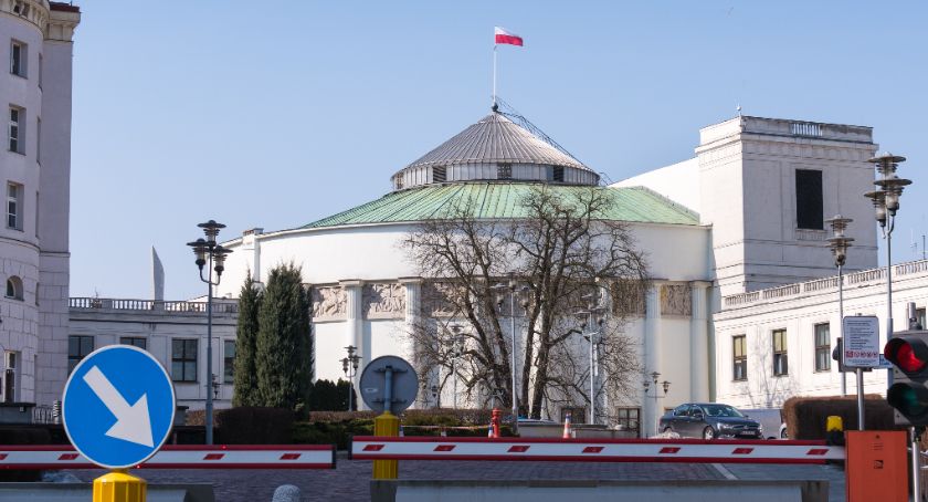 Co zrobić z pensjami posłów