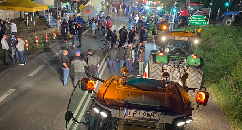 Agrounia protestuje. Rolnicy manifestują u zbiegu ważnych tras do Warszawy