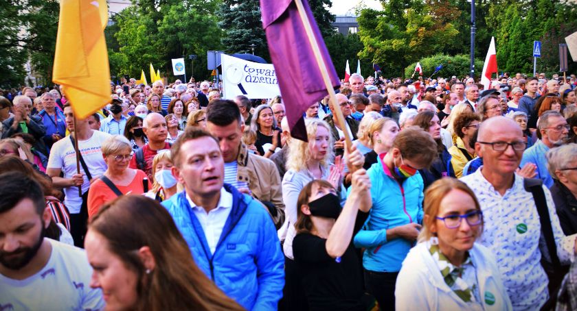 Lex anty-TVN dzisiaj w Sejmie. Zobaczcie fotorelację z wczorajszych protestów