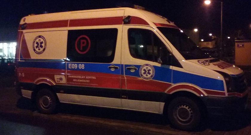 Gdy ratownicy pomagali jego dziecku, rzucił cegłą w karetkę. Wyrok