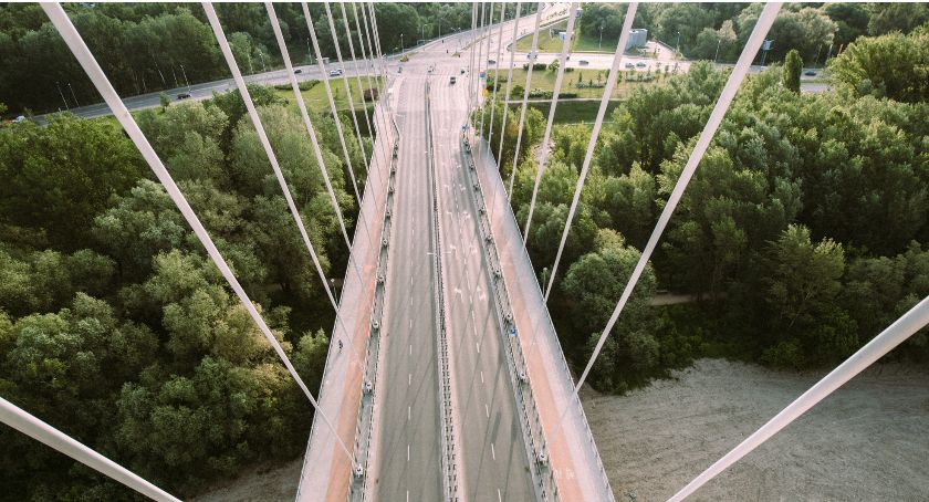 Utrudnienia na Moście Świętokrzyskim dla kierowców, rowerzystów i pieszych