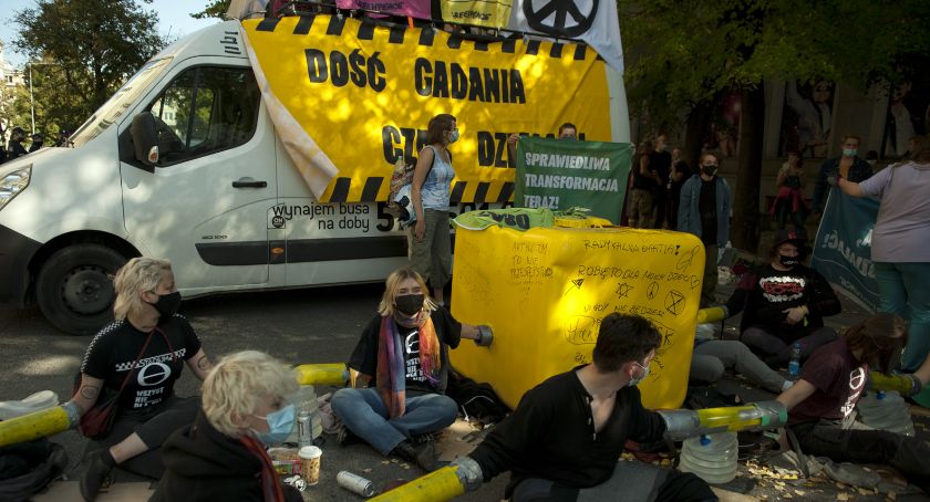 Greenpeace zablokowało wejście do Ministerstwa Aktywów Państwowych