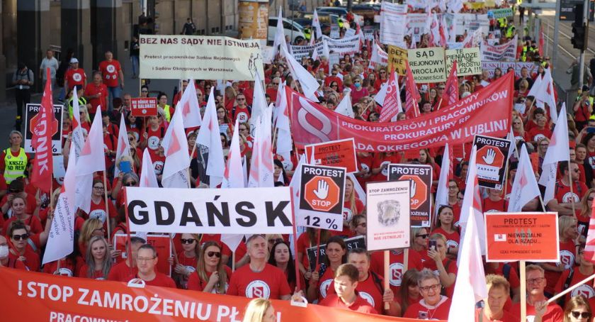 Czerwony marsz - nie róbcie nas w balona. Protest pracowników sądów i prokuratur