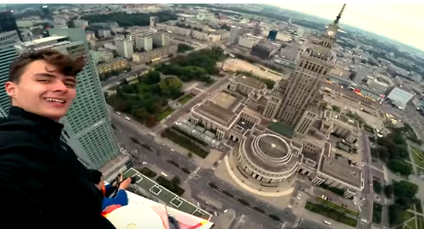 Rosjanie wdrapali się na szczyt wieżowca Złota 44 [wideo]