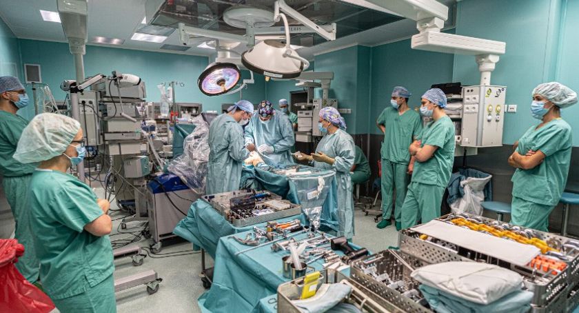 Nowoczesny robot ortopedyczny operuje na WUM!