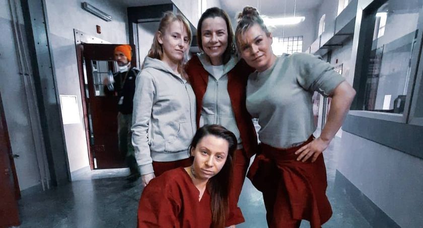 Szokująca wersja Chyżej - wulgarna, charakterna, w więziennym uniformie. Emilia w serialu SKAZANA