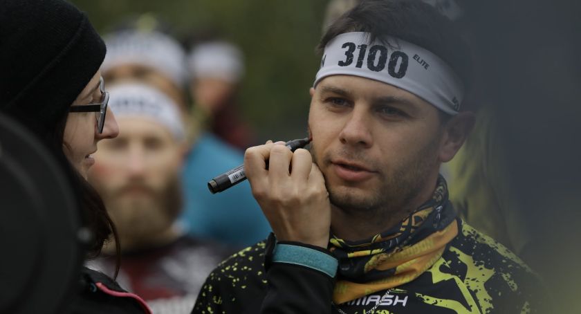 Runmageddon w Warszawie. Doświadczenie na własnej skórze wody, lodu, ognia i ziemi [FOTORELACJA]