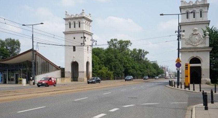 Jak jeździmy na Moście Poniatowskiego? [ANALIZA]
