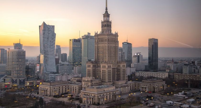 Budżet Warszawy na 2022 rok. Ile dostaną poszczególne dzielnice?