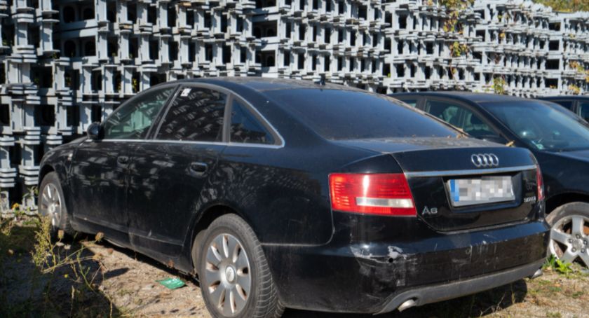 Warszawa sprzedaje usunięte samochody z dróg. Wśród nich Mercedes i Porsche