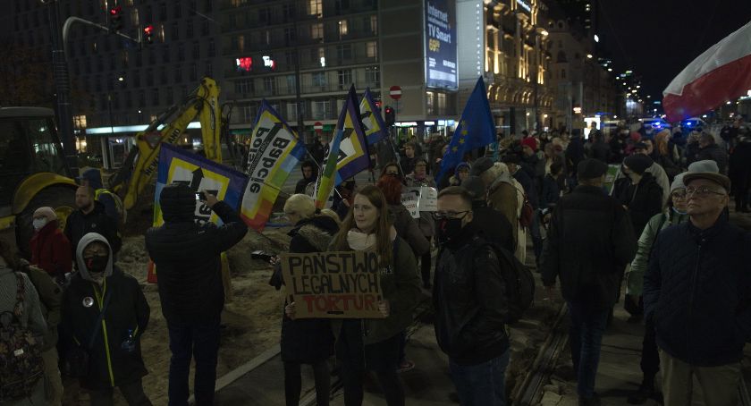 Bronimy życia - protest Strajku Kobiet w rocznicę zaostrzenia ustawy antyaborcyjnej (ZDJĘCIA)