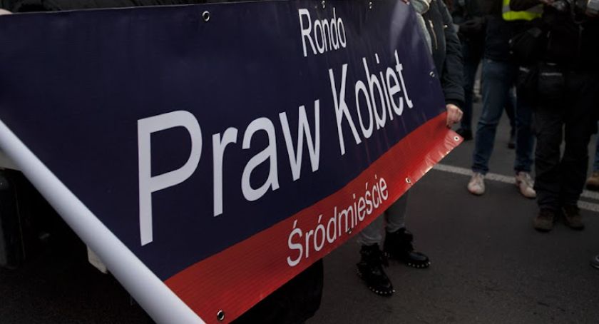 Rondo Dmowskiego - Rondo Praw Kobiet? Rada Warszawy zajmie się petycją