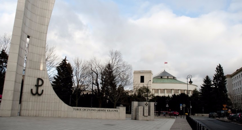 Ponad 2 metrowy płot stanie przed Sejmem