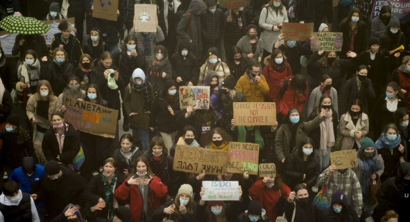 3 dekady bezczynności - Młodzieżowy Strajk Klimatyczny sparaliżował Warszawę (ZDJĘCIA)