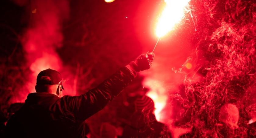 Legia Warszawa szuka winnych podpalenia stadionu. 