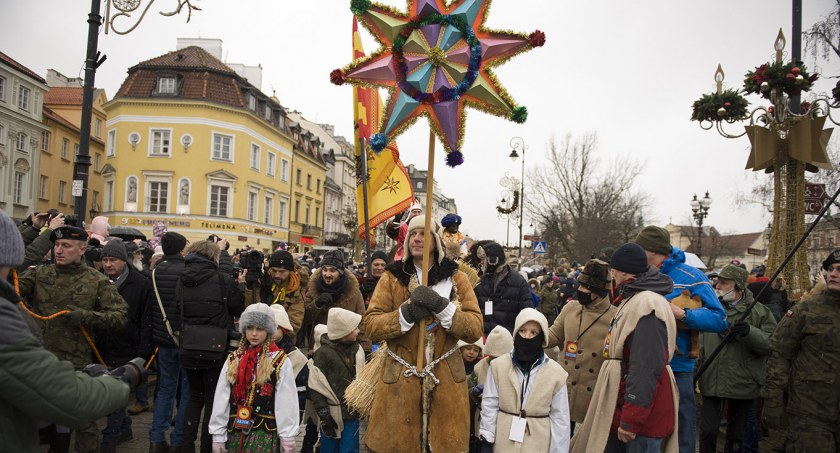 Orszak Trzech Króli 2022 pod hasłem DZIŚ DZIEŃ WESOŁY (ZDJĘCIA)