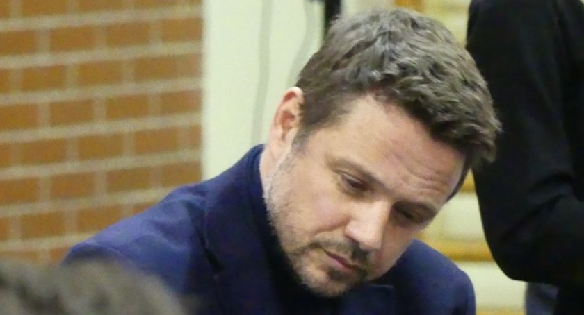 Trzaskowski dostał podwyżkę. Będzie zarabiać prawie 6 tys więcej