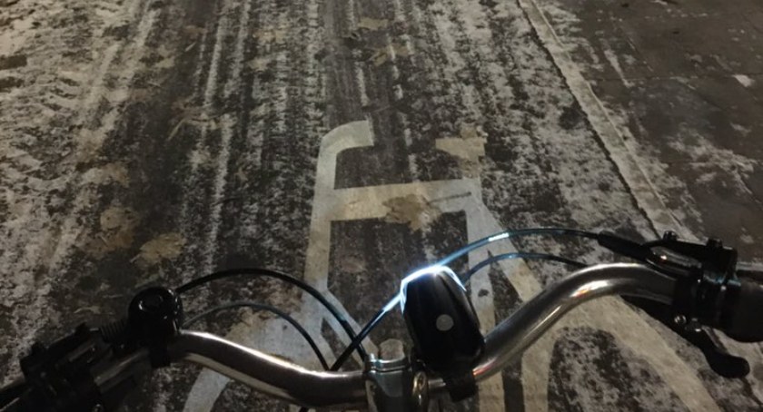Pozew za brak odśnieżania dróg rowerowych? Fatalne warunki jazdy w całym mieście