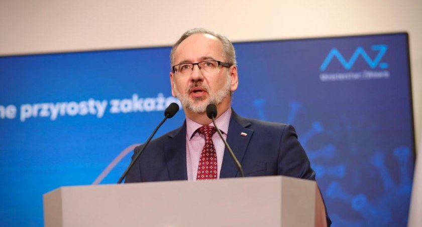 Początek końca pandemii - zmiany w obostrzeniach i w edukacji. Kiedy zdejmiemy maseczki?
