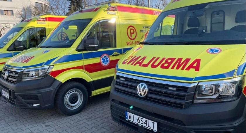 Karetka bariatryczna do przewozu osób z otyłością i 7 nowoczesnych ambulansów dla Meditransu