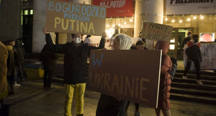 Solidarni z Ukrainą pod PKiN [FOTORELACJA]