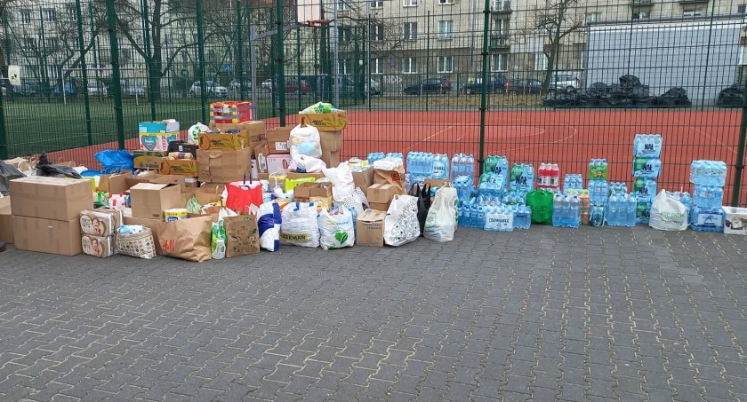 Gdzie przynosić dary dla osób z Ukrainy? [ZBIÓRKI]