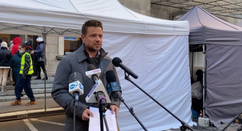 Ilu osobom udało się pomóc? Co z miastami partnerskimi? [BRIEFING Rafała Trzaskowskiego] 