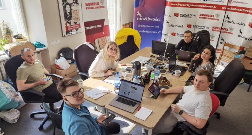 Bez błysku fleszy i transmisji w TV - wielka machina pomocy MWS (ZDJĘCIA)