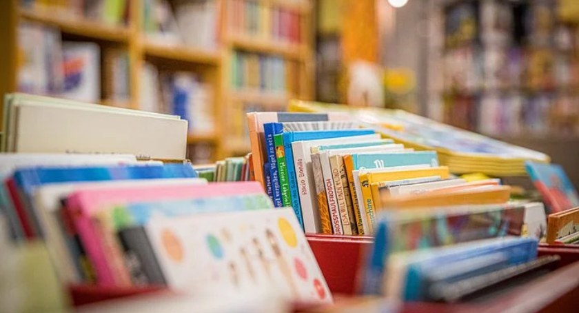 Instytut Książki przekazuje książki w języku ukraińskim dla uchodźców wojennych