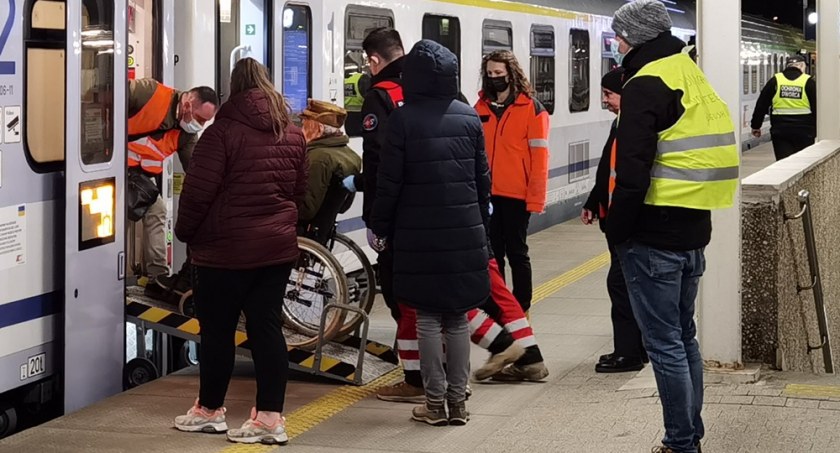 Dworzec Warszawa Wschodnia nigdy nie zasypia... (ZDJĘCIA)
