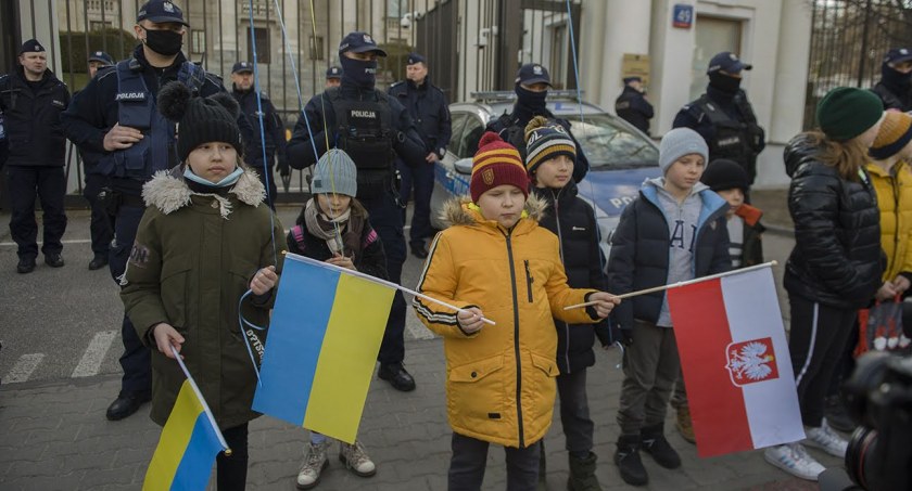 Manifestacja pod hasłem `Matki wołają: przestańcie strzelać do dzieci` (ZDJĘCIA)