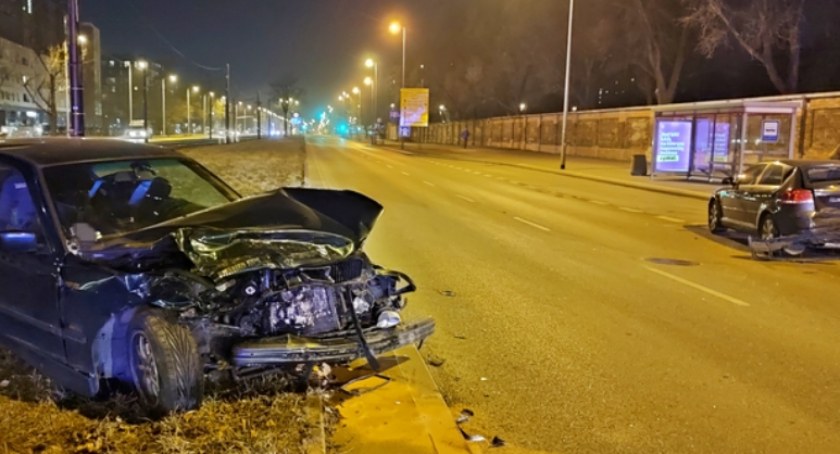 Kierowca BMW brawurową jazdę zakończył na audi. Jedna osoba ranna (ZDJĘCIA)