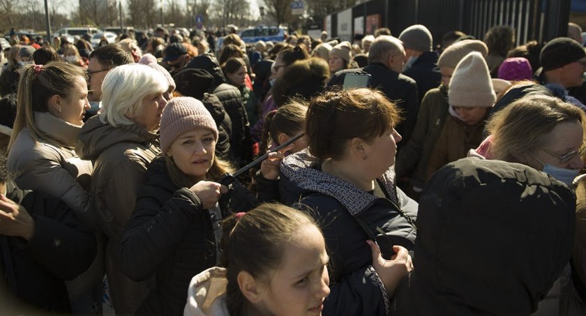 Tłumy w kolejce po PESEL na Narodowym. Niektórzy czekali całą noc (ZDJĘCIA)