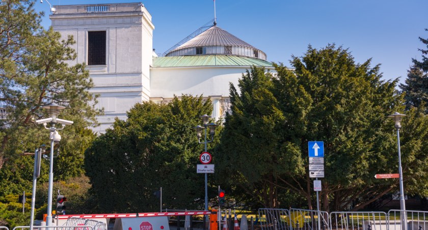 Żółw to porsche na tle takiej legislacji czyli co PiS planuje, by przypadkiem nie skrzywdzić ruskiego oligarchy