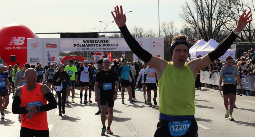 Warszawski Półmaraton Pokoju czyli 16. Półmaraton Warszawski i Bieg na Piątkę (ZDJĘCIA)